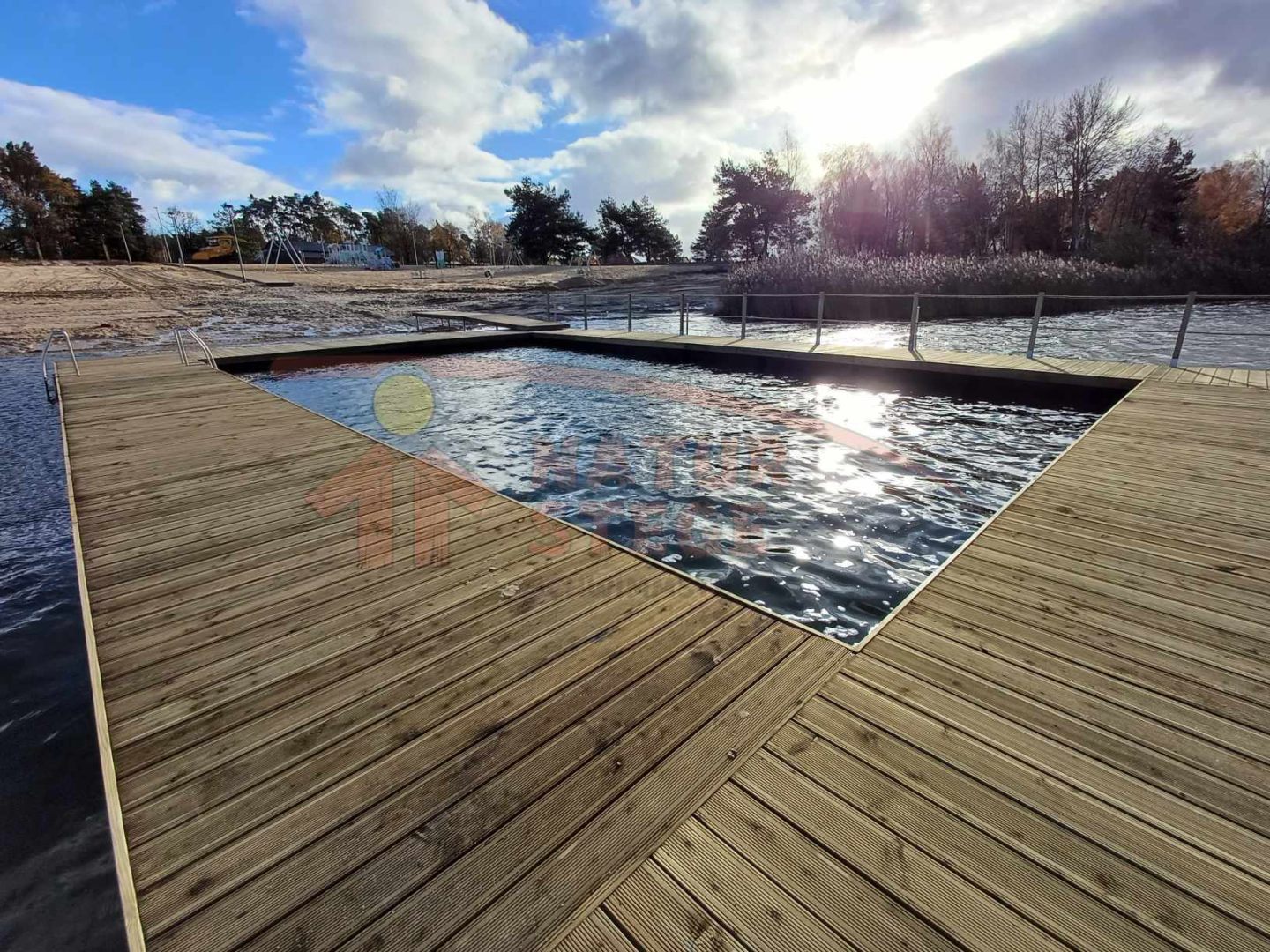 Czym jest pomost pływający?